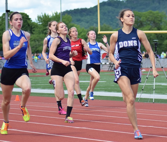 Marshfield Columbus Catholic's Alexandra Hutchison defends her crown in the Division 3 girls 200-meter dash finals at the 2016 WIAA State Track & Field Championships at the University of Wisconsin-La Crosse on June 4. She finished in 25.06 seconds to win her third-straight 200-meter state title. (Photo courtesy of Eric Lejeune/Hub City Times)